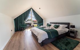 Village Resort Sauna & Jacuzzi & Netflix